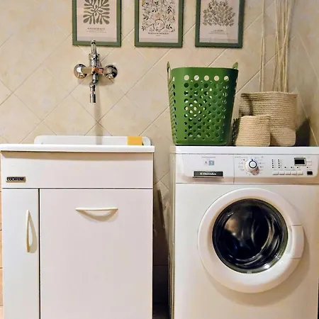 Casa Lo, Bright And Happy *