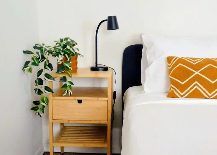 Casa Lo, Bright And Happy